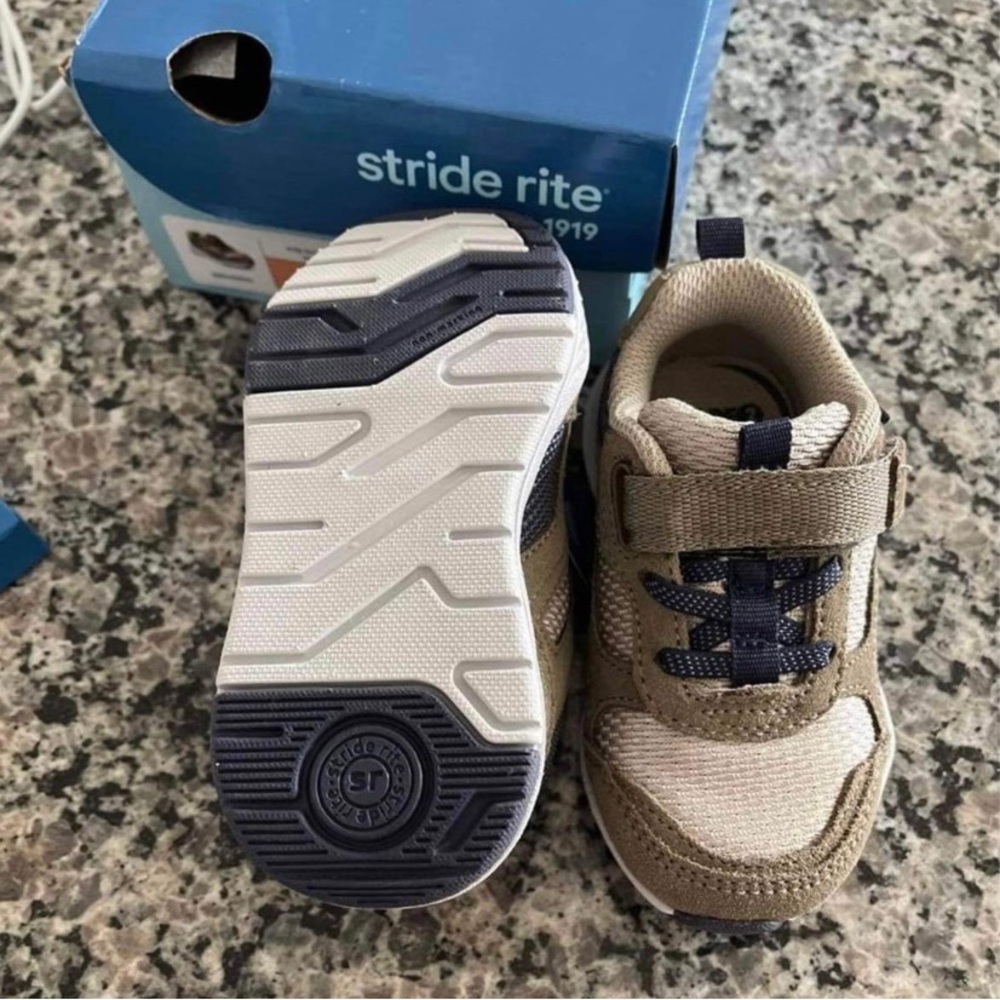 NWT toddler stride rite sneakers